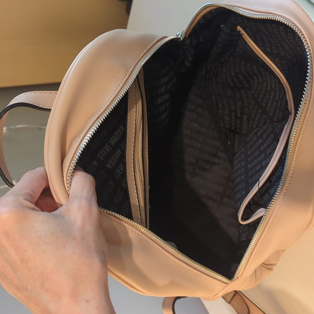 Blush pink quilted Steve Madden backpack 2 outside pockets, 3 inside, like new - Picture 9 of 11